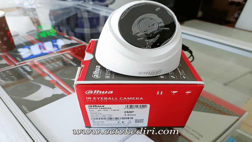 <p>CCTV 4 kamera ini akan sangat membantu anda untuk menemani aktivitas anda disetiap harinya, anda bisa dapatkan lebih dari satu kami di tempat kami dengan kualitas terbaik, dengan adanya 4 kamera ini akan sangat membantu anda untuk mengetahui situasi yang terjadi setiap waktu, kejadian yang tidak diketahui akan terekam dengan sendirinya.</p>